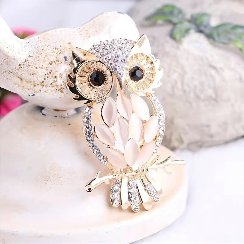 NEW Gold 14K plated Owl brooch pin with beige moon stones & diamonds